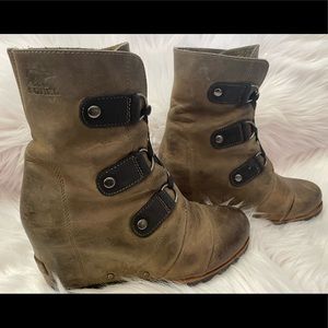 Joan of arc Sorel wedge booties size women’s 8 NEED REPAIR!